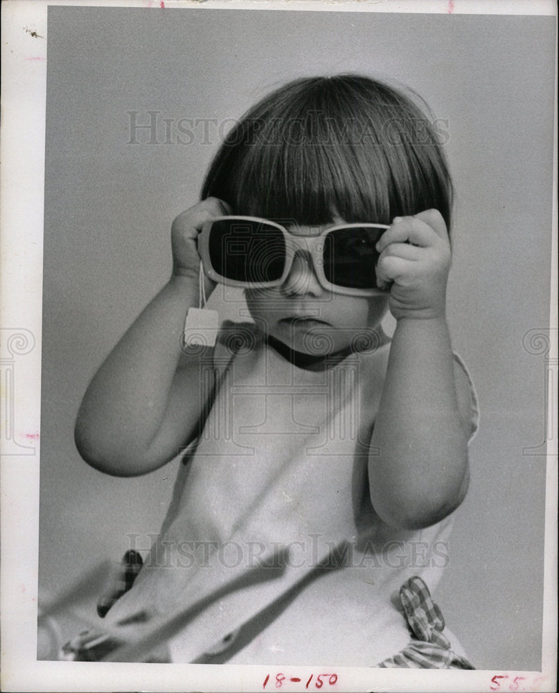 1966 Press Photo Young Child Oversize Sunglasses - Historic Images