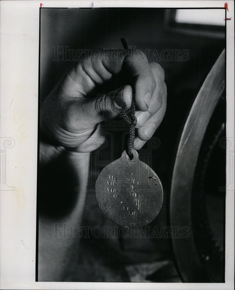 1981 Press Photo Pocket Sundial St Petersburg - Historic Images