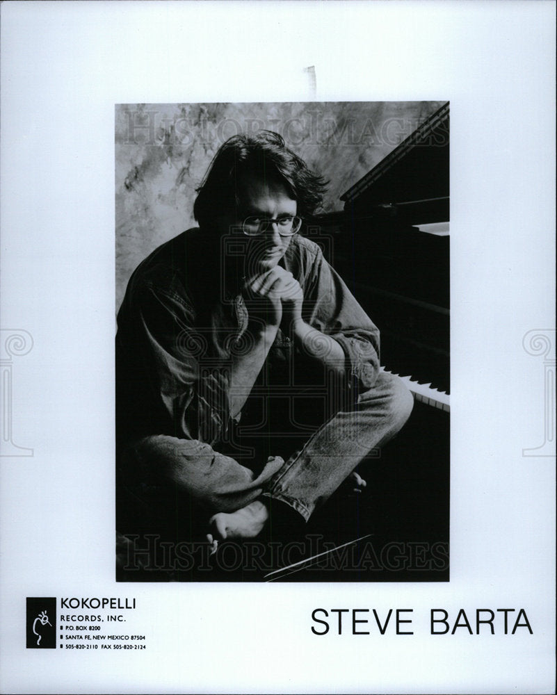 1995 Press Photo Musician Barta Piano Bench Promo - Historic Images