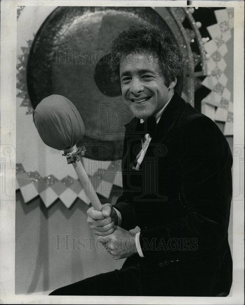 1977 Press Photo Chuck Barris Gong Show TV Emcee - Historic Images