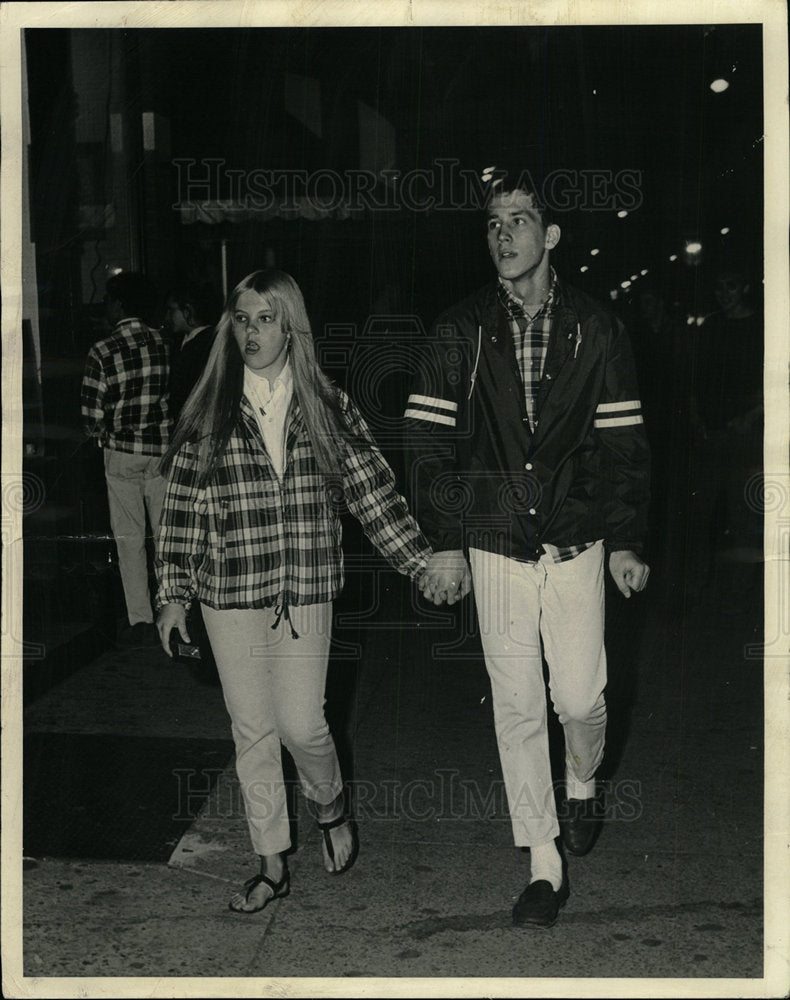 1966 Press Photo Teens Walk Streets  - Historic Images