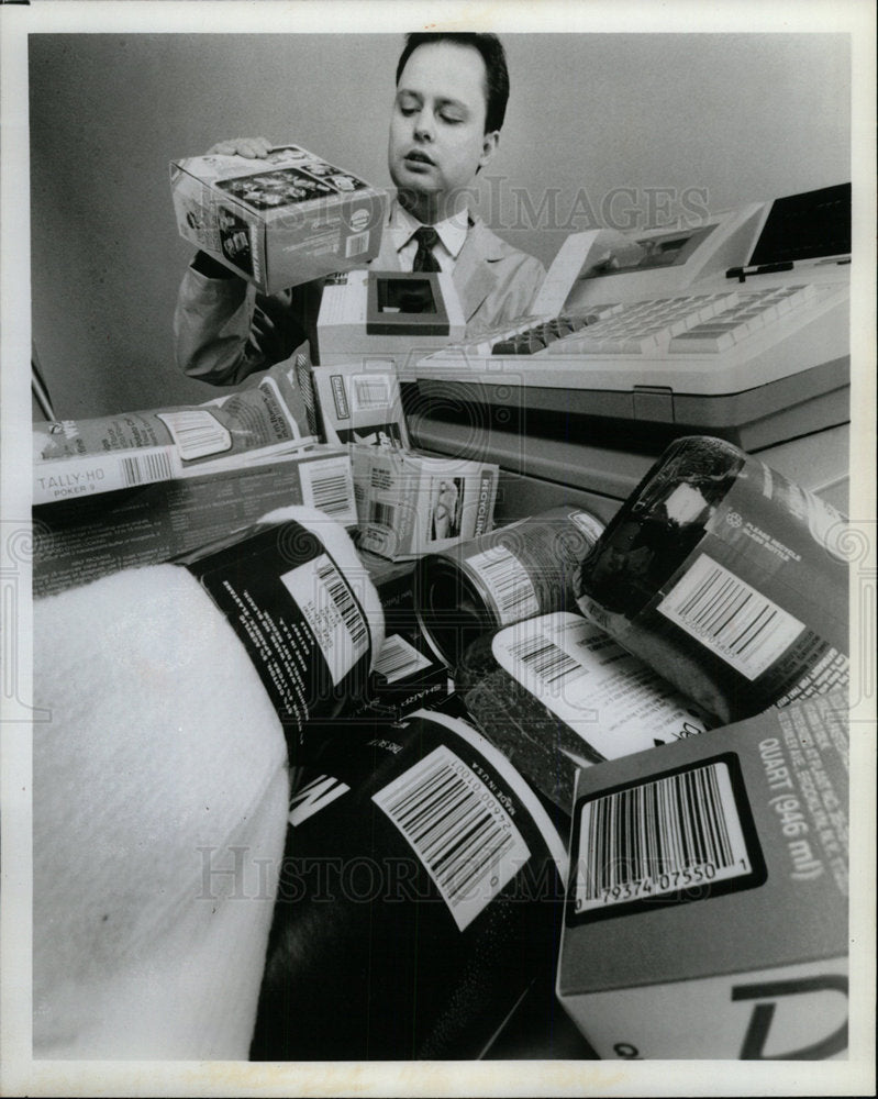 1993 Press Photo Electronic Cash Register Sales Pick Up - Historic Images