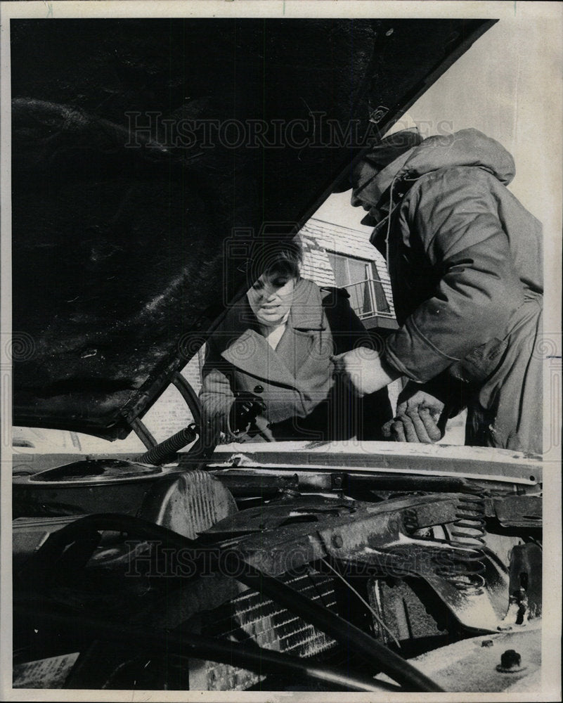 1970 Press Photo Dan Rapp Operator Industrial Service - Historic Images
