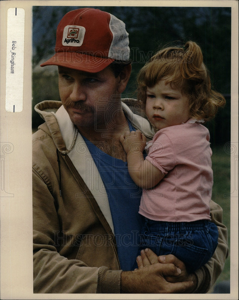 1989 Press Photo Mark Smith Farmer Wheat Crop - Historic Images