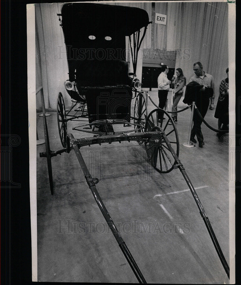 1971 Press Photo 1915 Cut-Under Horse Buggy/Carriage - Historic Images
