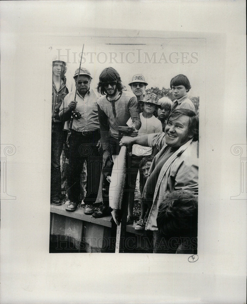 1975 Press Photo Salmon Fishing - Historic Images