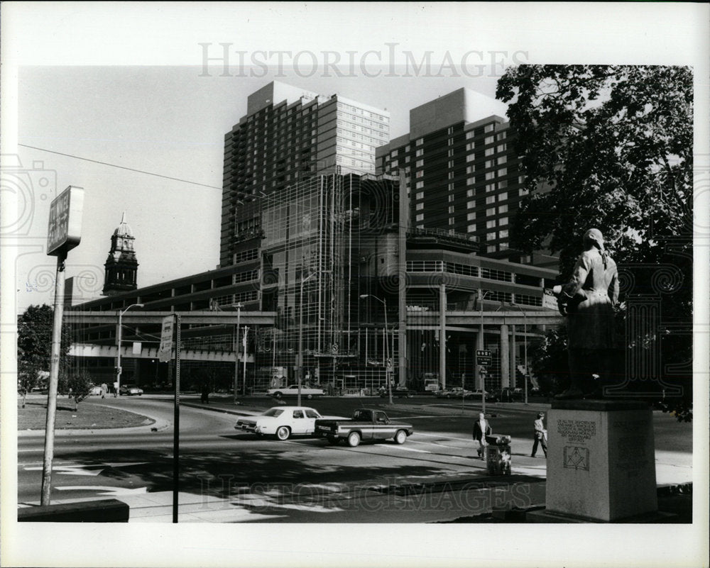 1985 Press Photo Omni Hotel In Detroit - Historic Images