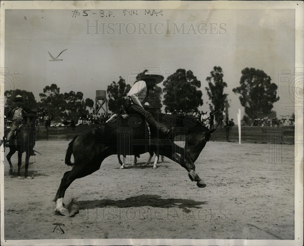1940 Press Photo Rodeo Bronc Riding Charro - Historic Images