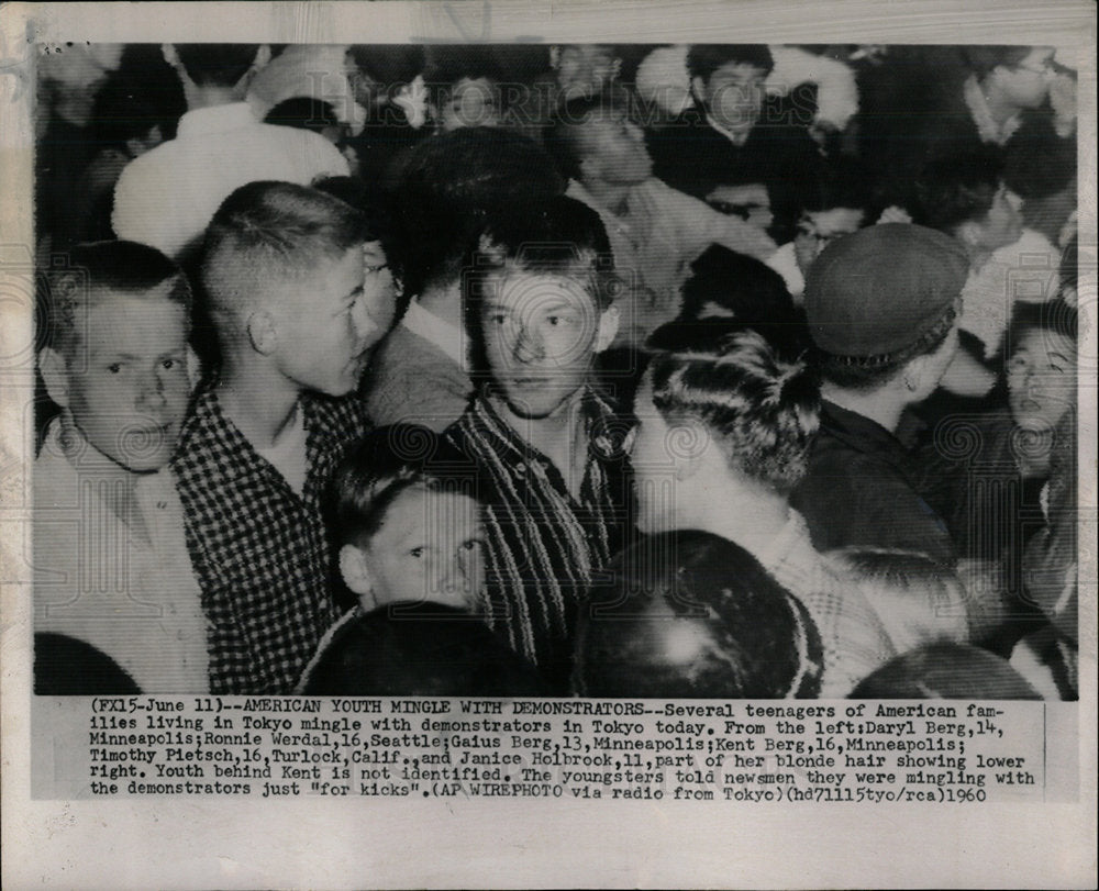 1960 Press Photo Tokyo Demonstrators American Youth  - Historic Images