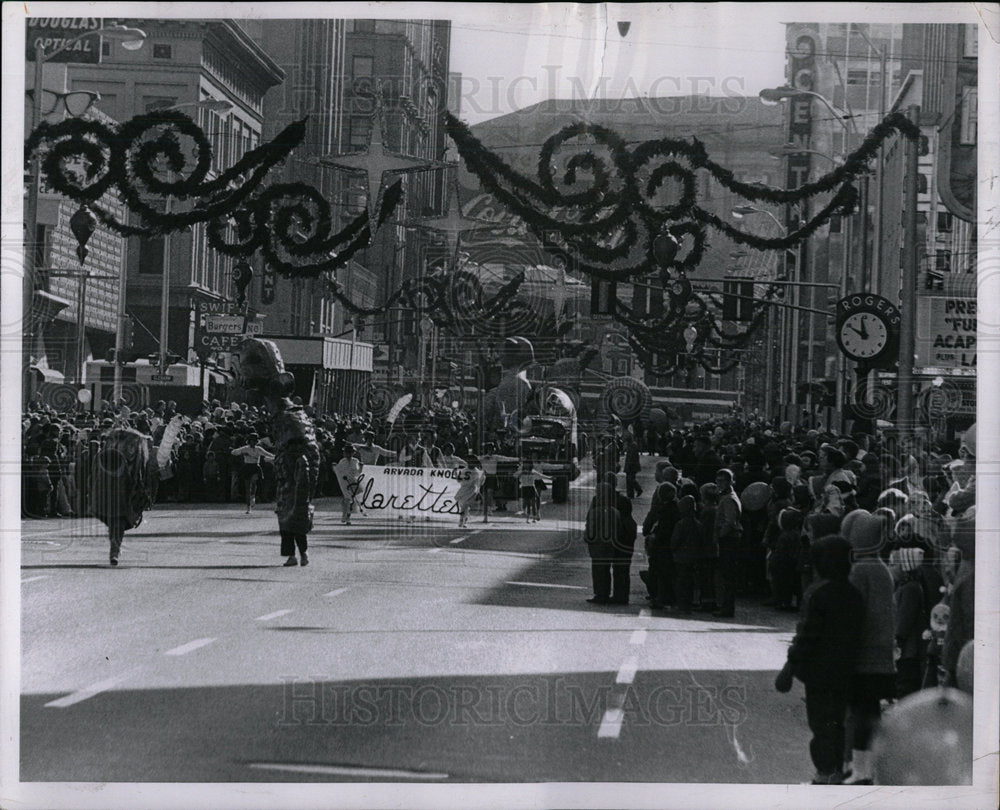 1963 Press Photo Santa Claus Parade on 16th Street - Historic Images