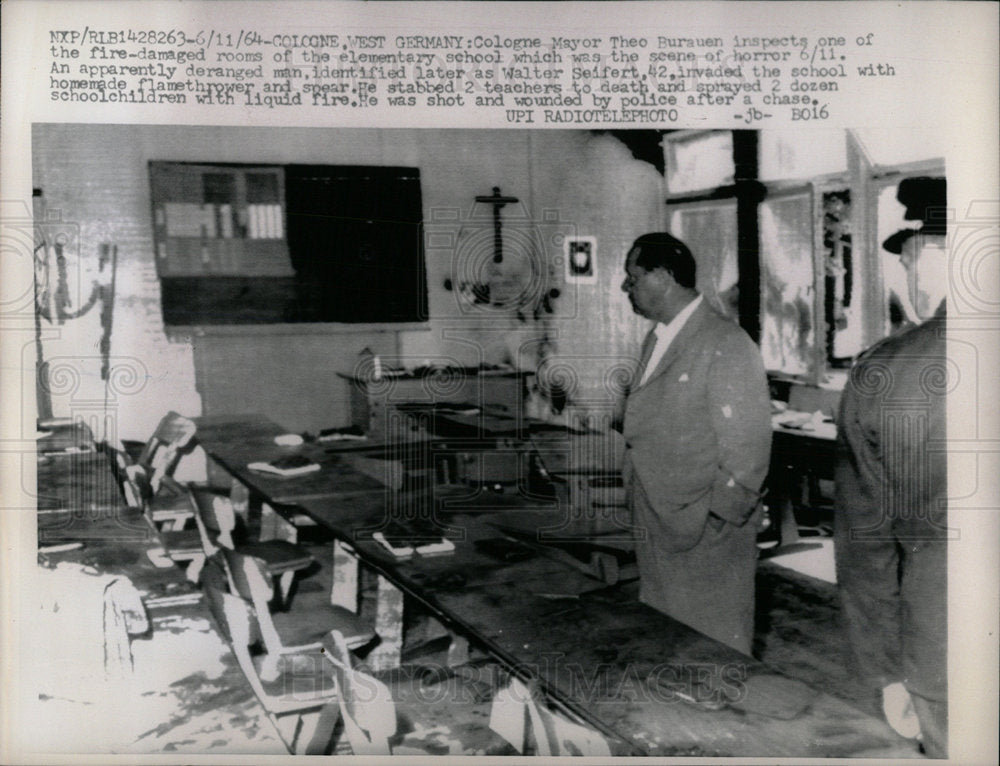 1964 Press Photo Germany Mayor Thoe Burauen Inspect One - Historic Images