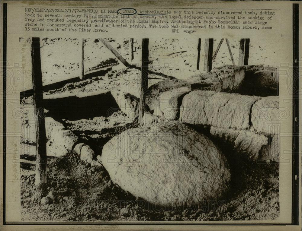 1972 Press Photo Pratica De Mare Discovered Tomb - Historic Images