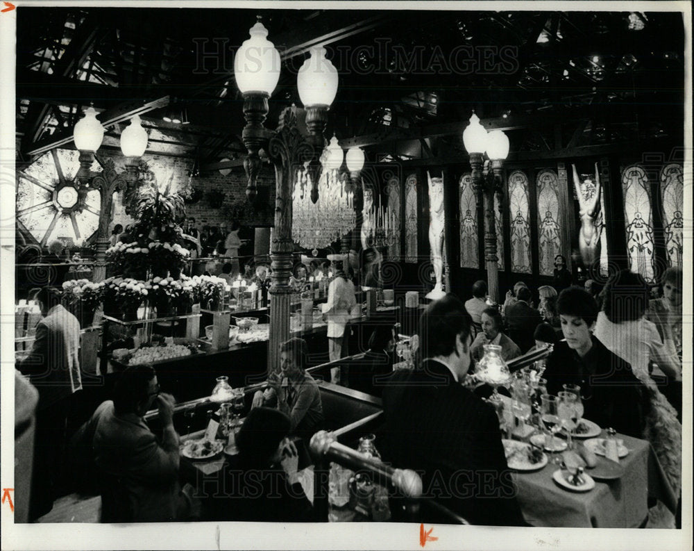 1977 Press Photo Arnies North Restaurant Chicago Inside - Historic Images