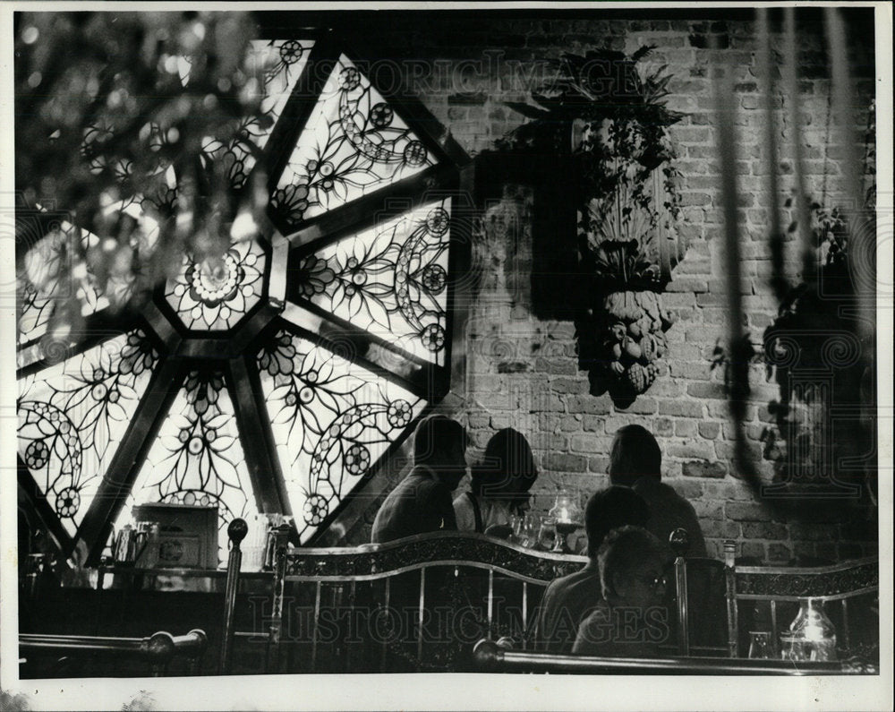 1977 Press Photo Interior Arnies North - Historic Images