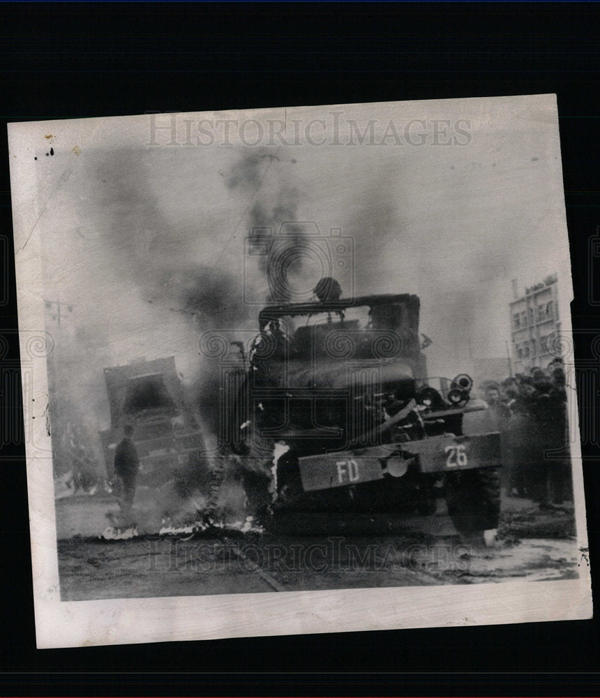 1960 Press Photo Demonstrations Firetruck Burned Seoul - Historic Images
