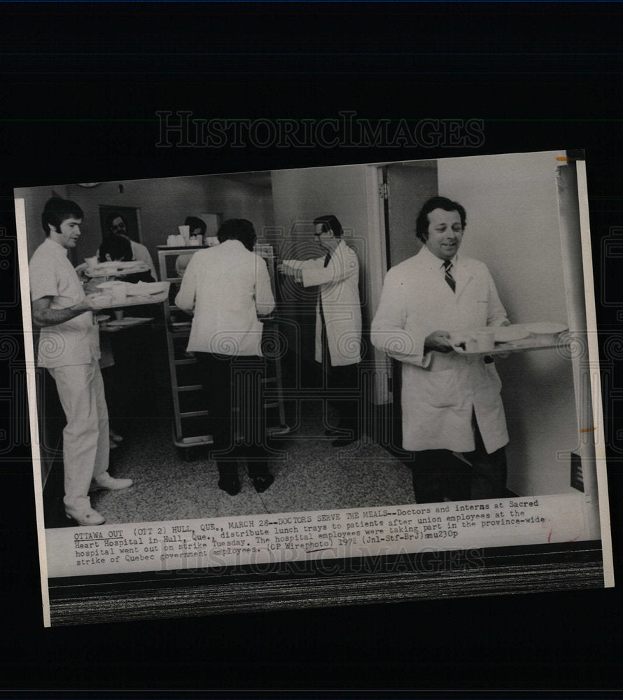 1972 Press Photo Doctors Interas Sacred Heart Hospital - Historic Images