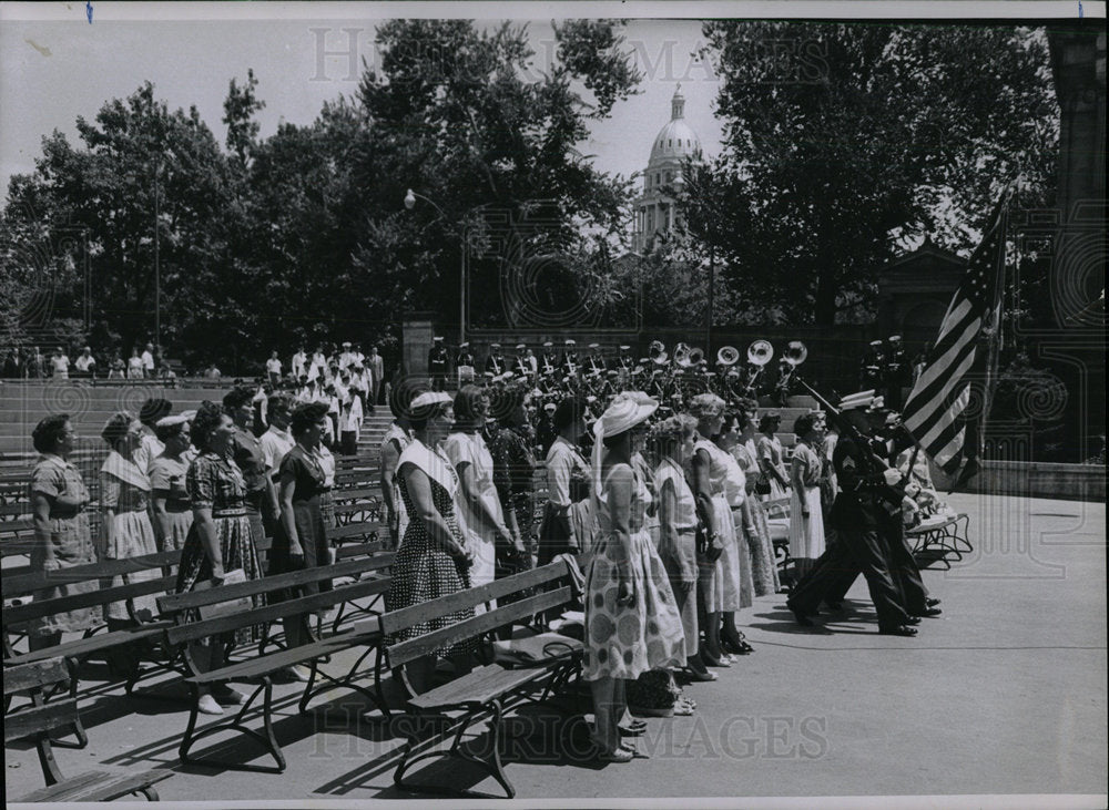 1960 Press Photo Women Marine Gather Reunion Compare  - Historic Images