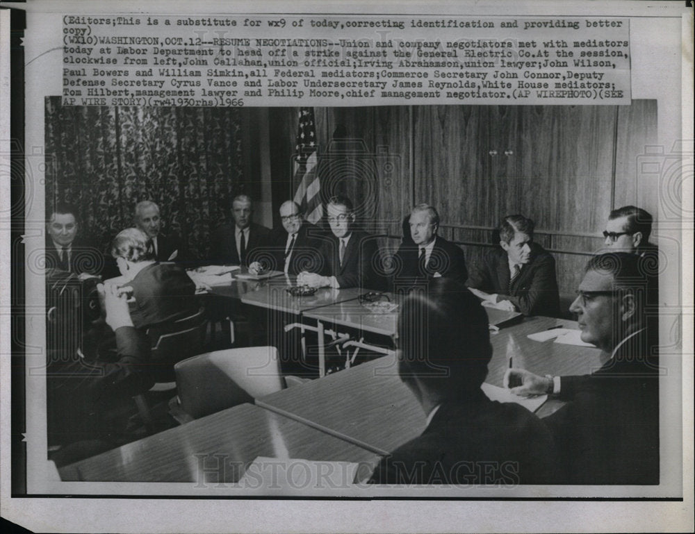 1966 Press Photo Union Company Negotiator Mediator Toda - Historic Images