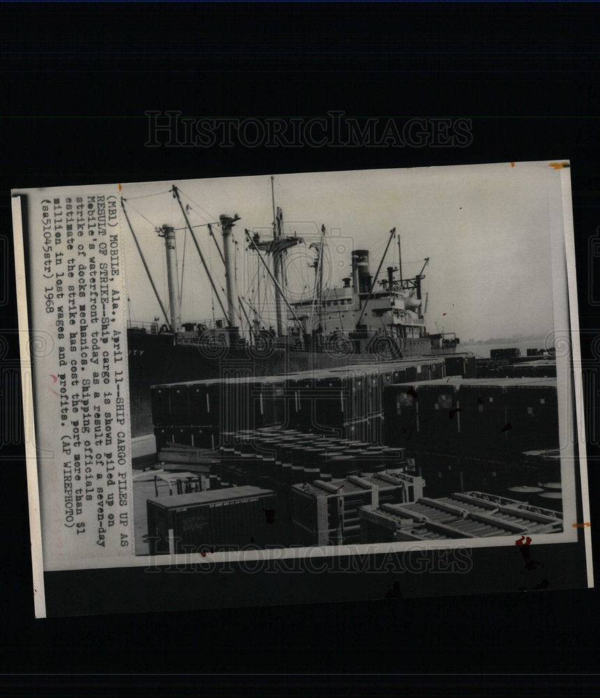 1968 Press Photo Ship Cargo Waterfront Strike Chicago - Historic Images