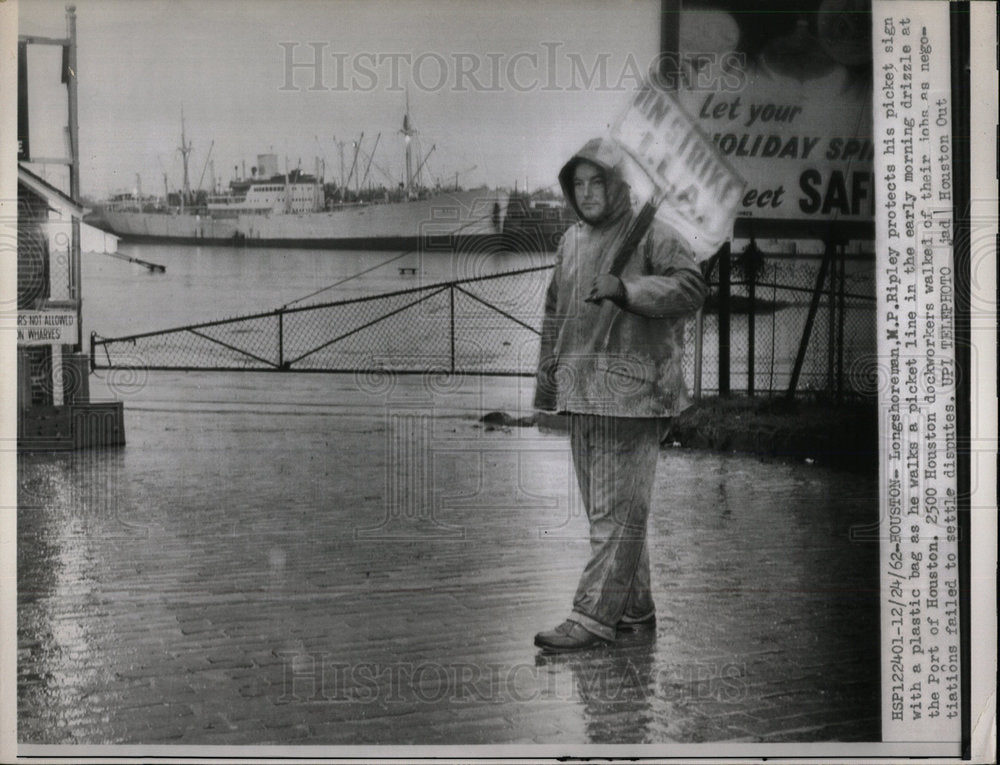 1962 Press Photo Longshoreman Ripley Protects Houston - Historic Images
