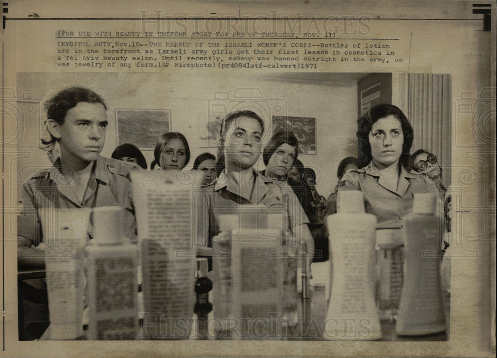 1971 Press Photo Israeli Army Women Lesson Cosmetics - Historic Images