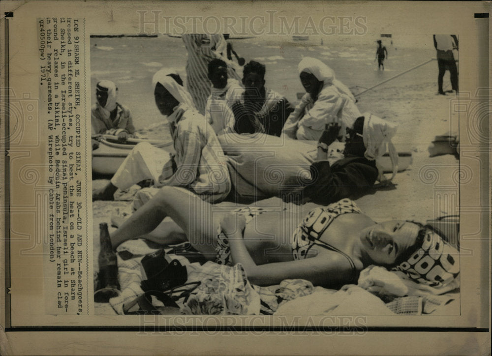 1971 Press Photo Sharmel Sheikh Beach Wears Israel - Historic Images
