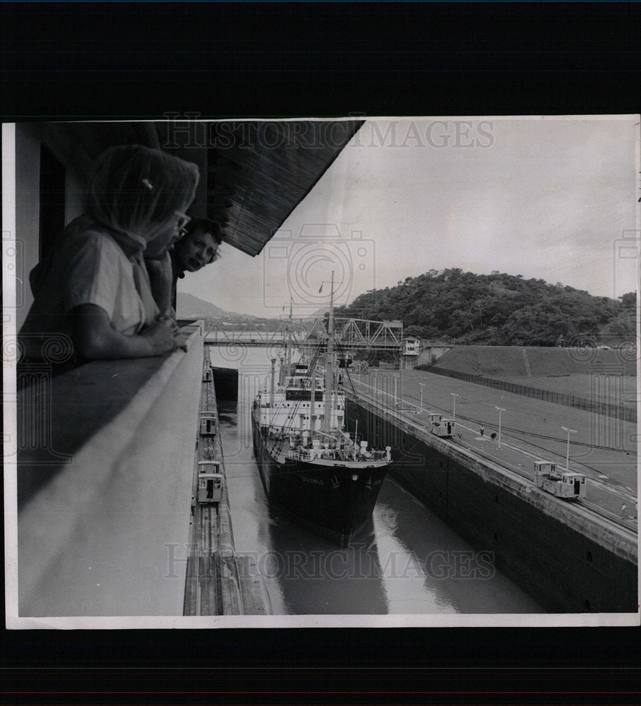 1963 Press Photo Ground Tourist Bleachers Panama Canal - Historic Images