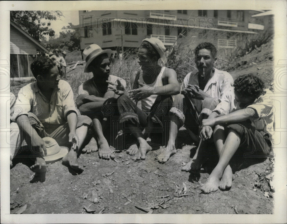 1941 Press Photo Panama Labores Happy Rice No Shoes  - Historic Images