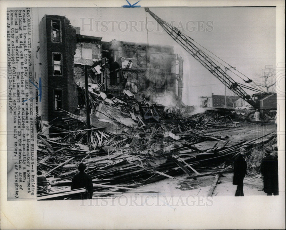 1964 Press Photo Crane Kansas City Building Explosion - Historic Images