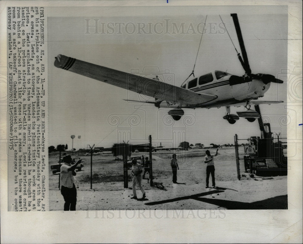 1975 Press Photo Airplane Arizona State Penitentiary - Historic Images