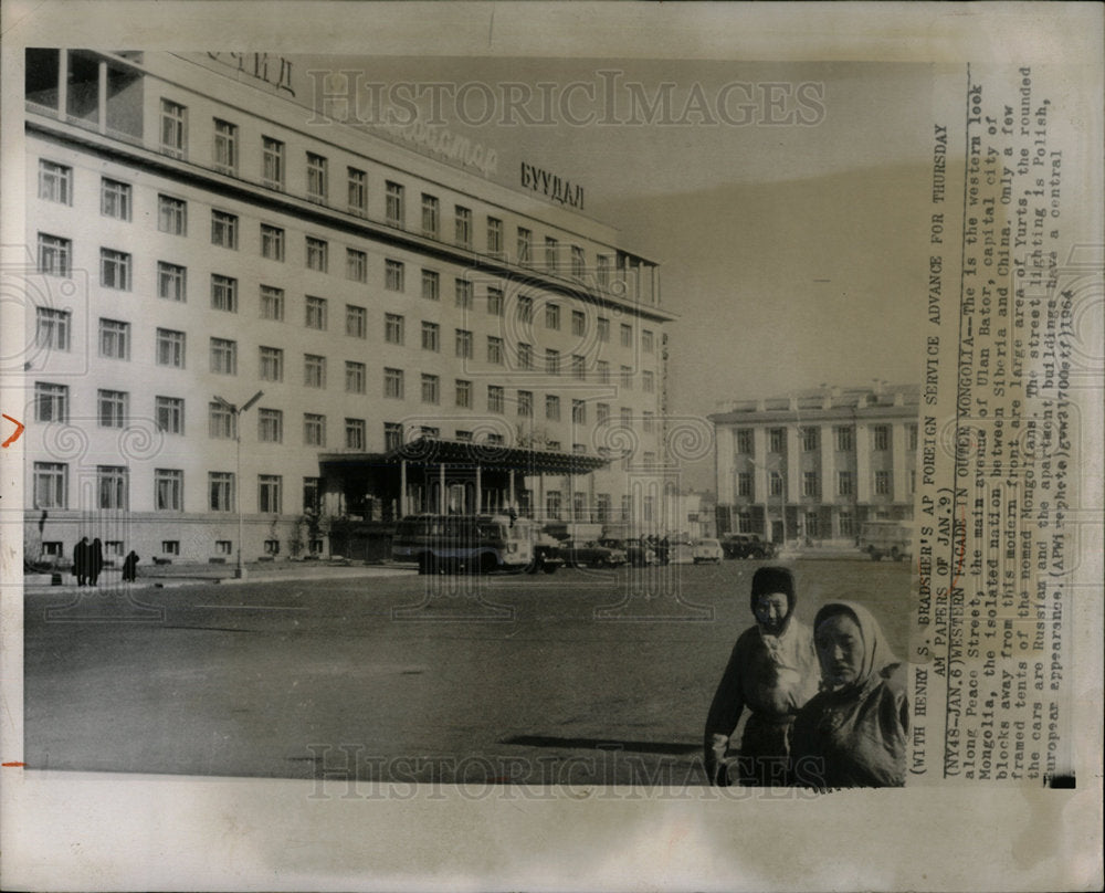 1964 Press Photo Mongolia Western Look Peace Street Mai - Historic Images