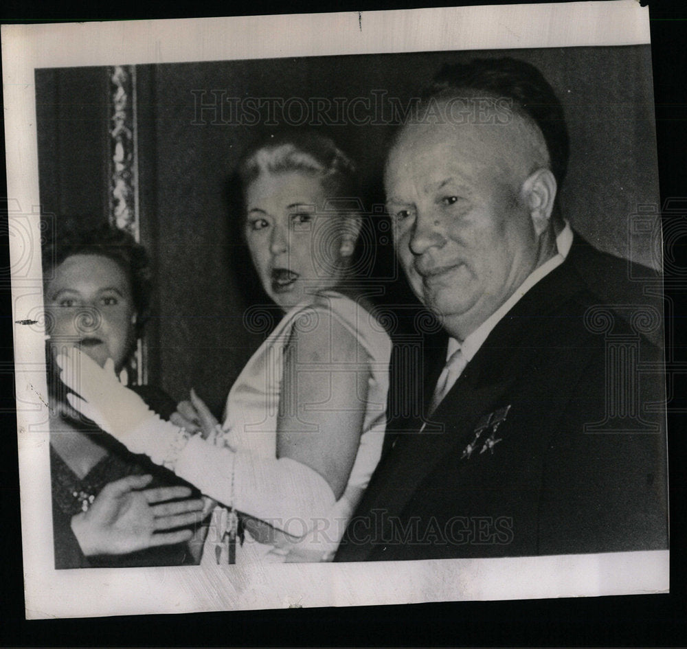 1959 Press Photo Mrs. Akers Soviet Premier Khrushchev - Historic Images