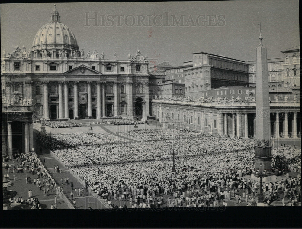 1991 Press Photo St. Peter&#39;s Square Vatican City people - Historic Images