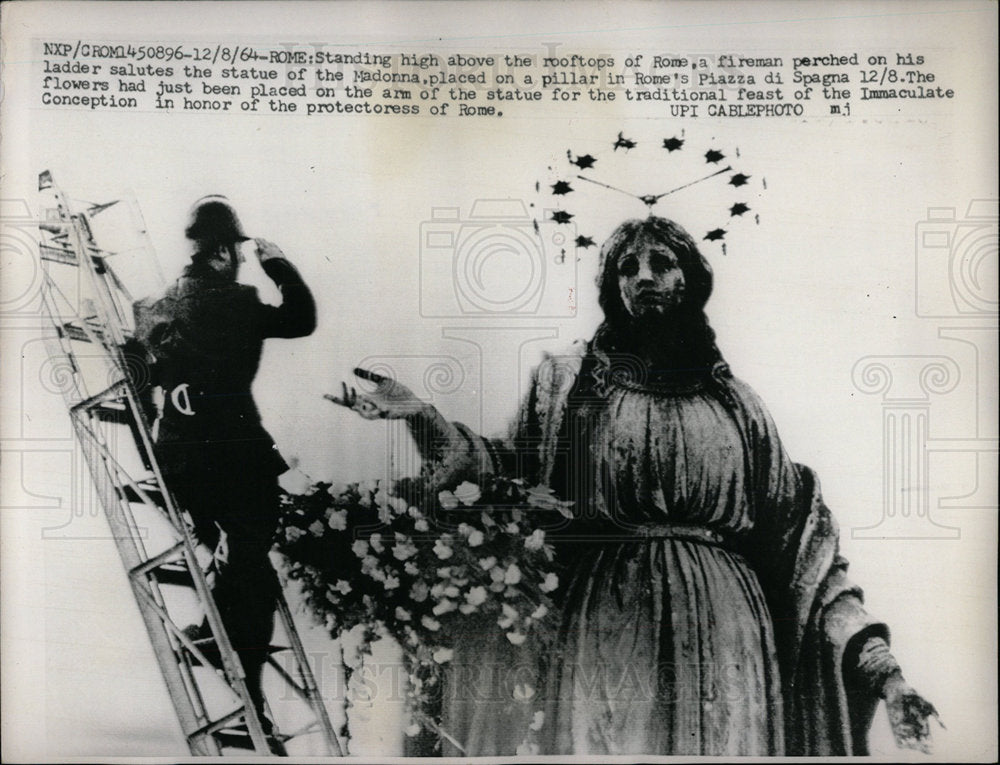 1964 Press Photo fireman ladder statue Madonna salutes - Historic Images