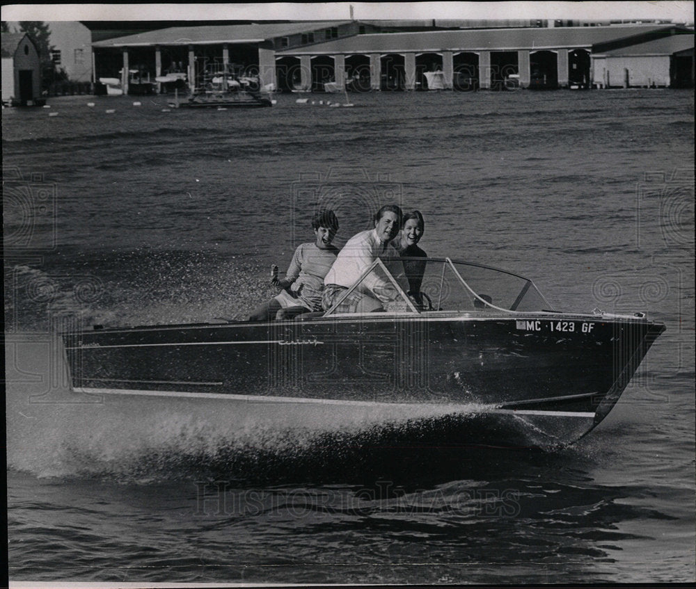 1967 Press Photo Chris Searles Rider Seaton motor boat - Historic Images