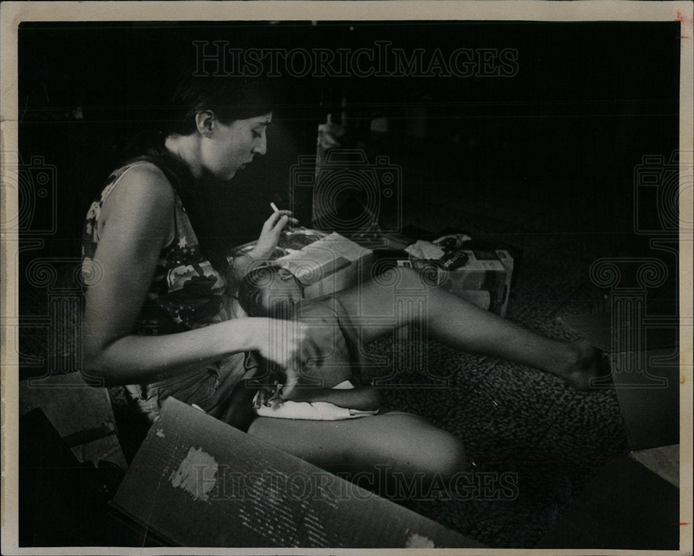 1975 Press Photo Leibermann sick child Nursery Saigon - Historic Images