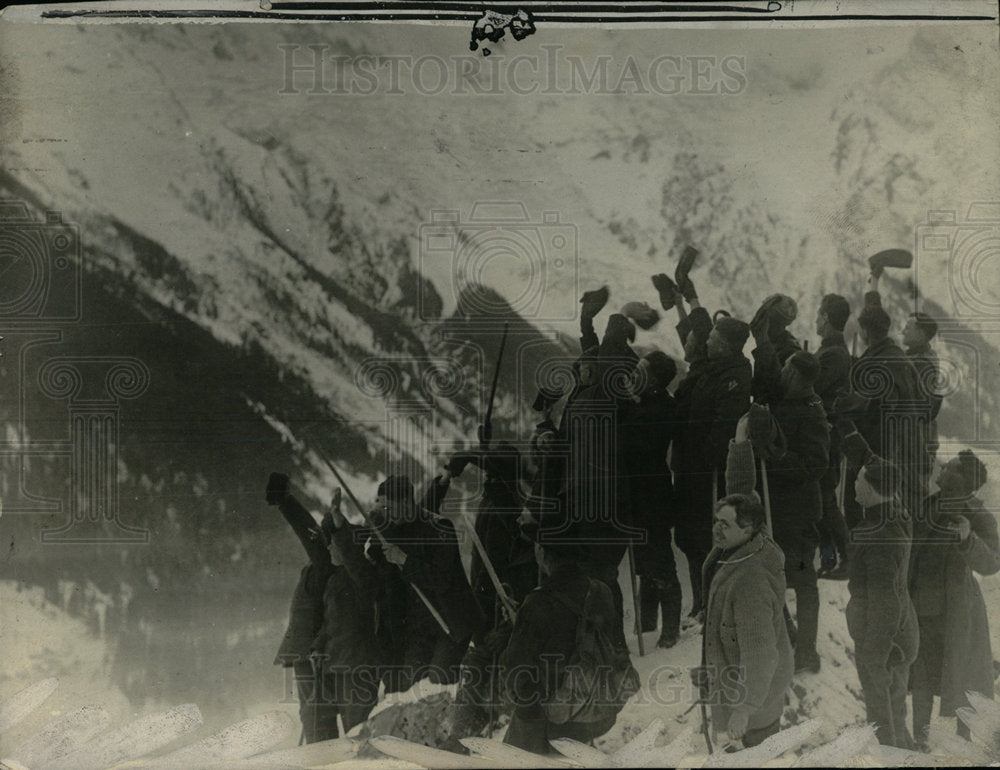 Press Photo Alps Sendoff - Historic Images