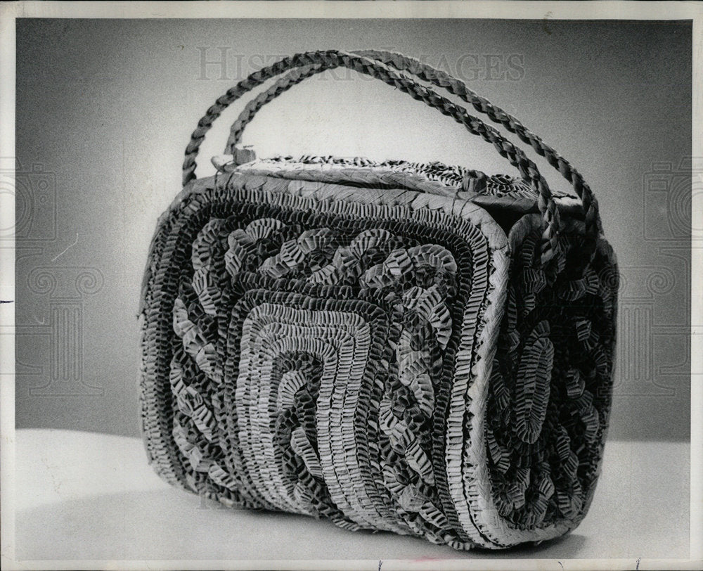 1973 Press Photo Handbag Crafted Tonga Pandanus Bark - Historic Images