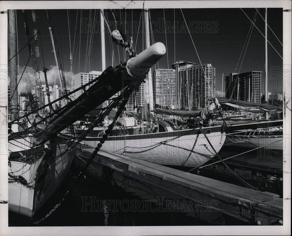 1972 Press Photo Sailing Sloop Blanket Marina Waikiki S - Historic Images