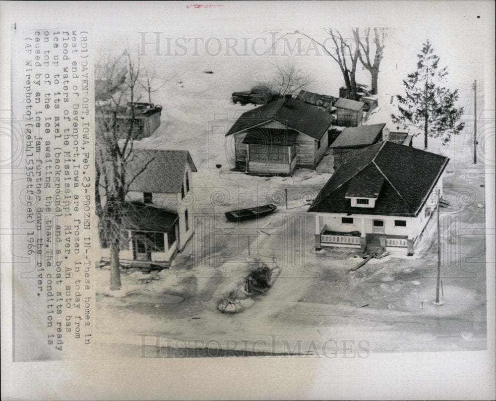 1966 Press Photo Mississippi River Davenport Iowa Flood - Historic Images