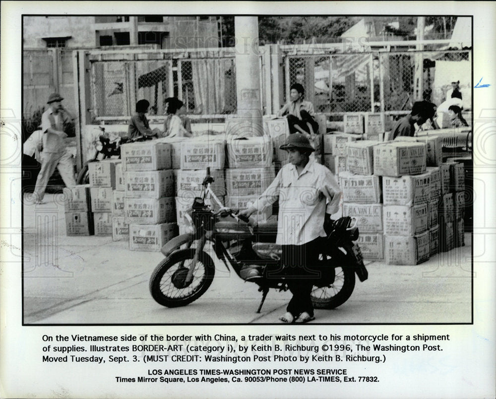1996 Press Photo Vietnamese Trader Awaits shipment - Historic Images