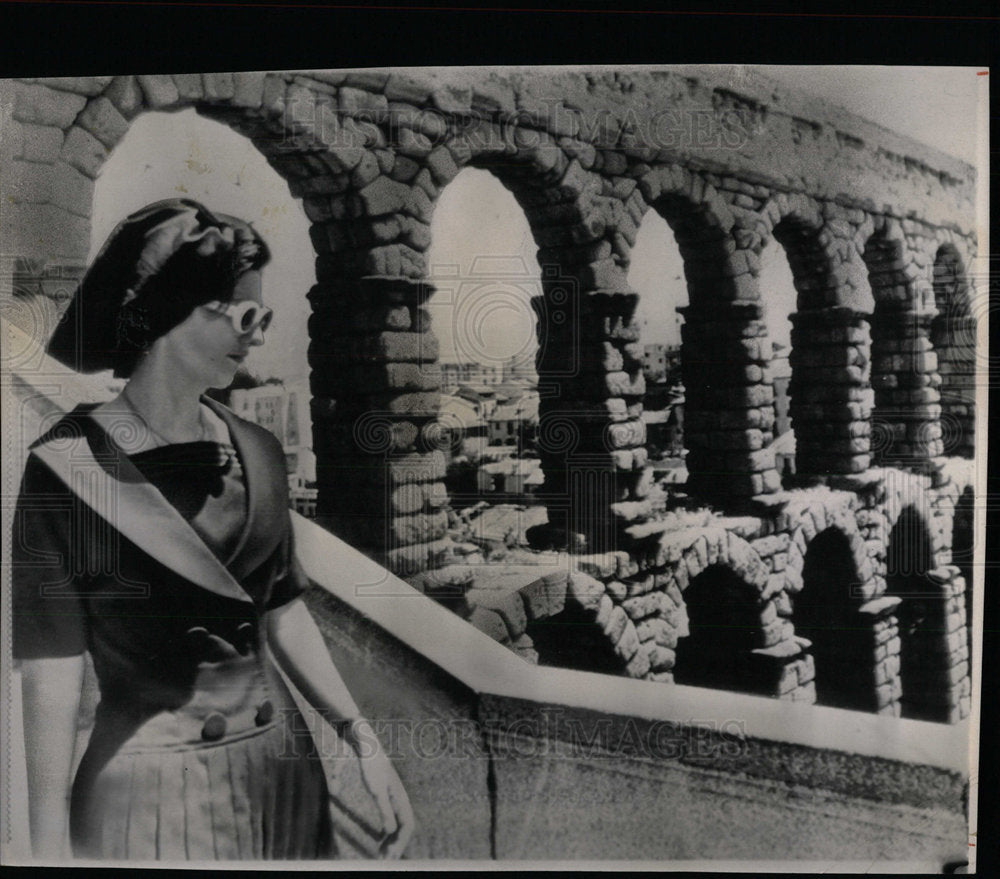 1966 Press Photo Lynda Bird Johnson Segovia Spain - Historic Images