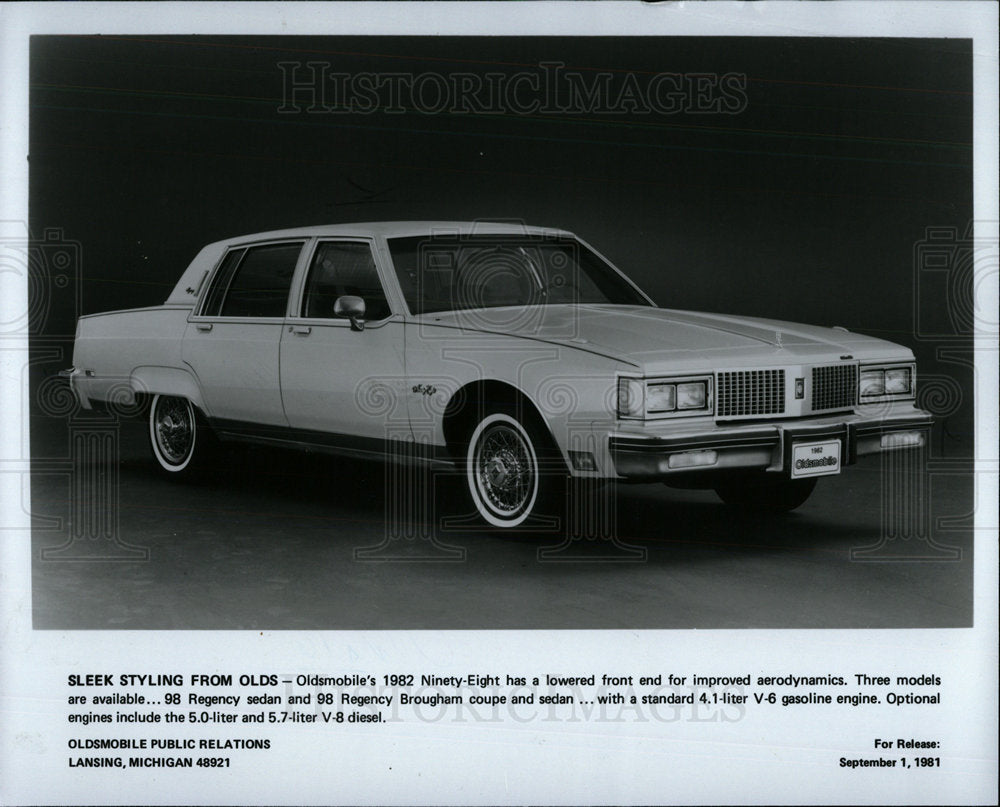 1981 Press Photo Oldsmobile Ninety Eight Model Promo - Historic Images