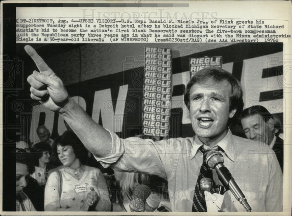 1976 Representative Riegle Secretary Austin - Historic Images