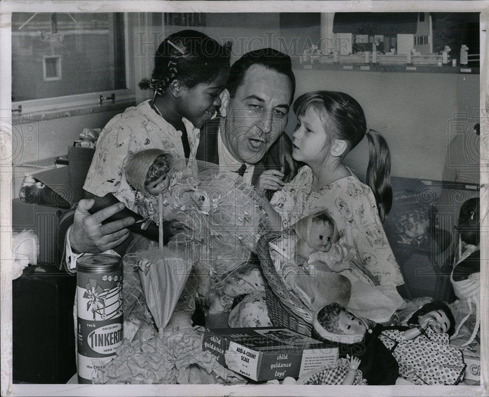 1959 Press Photo Receiving Hospital Christmas Goodfello - Historic Images