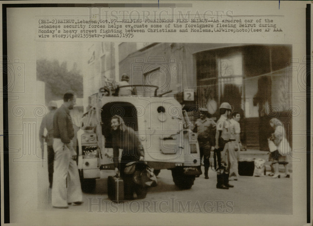 1975 Press Photo Beirut Lebanon War Evacuation - Historic Images
