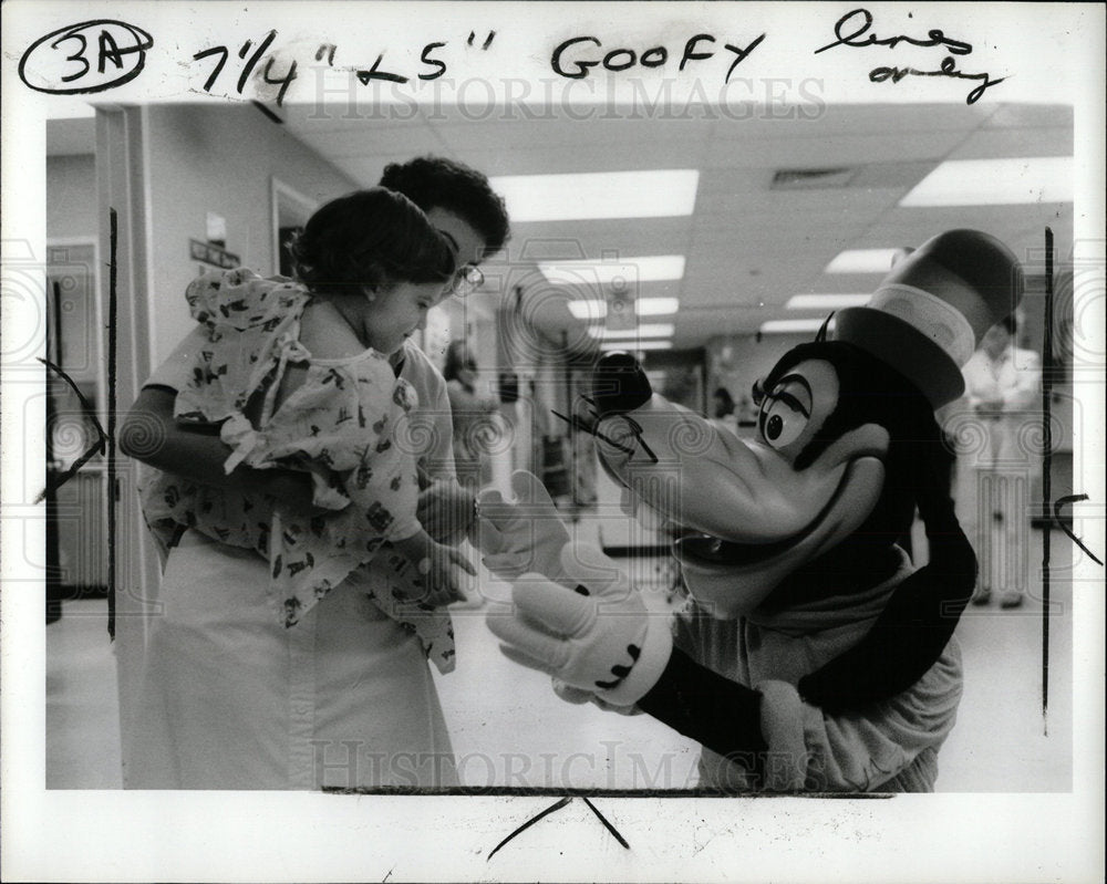 1985 Press Photo Tami Brown, Edward Freidrick, Goofey  - Historic Images