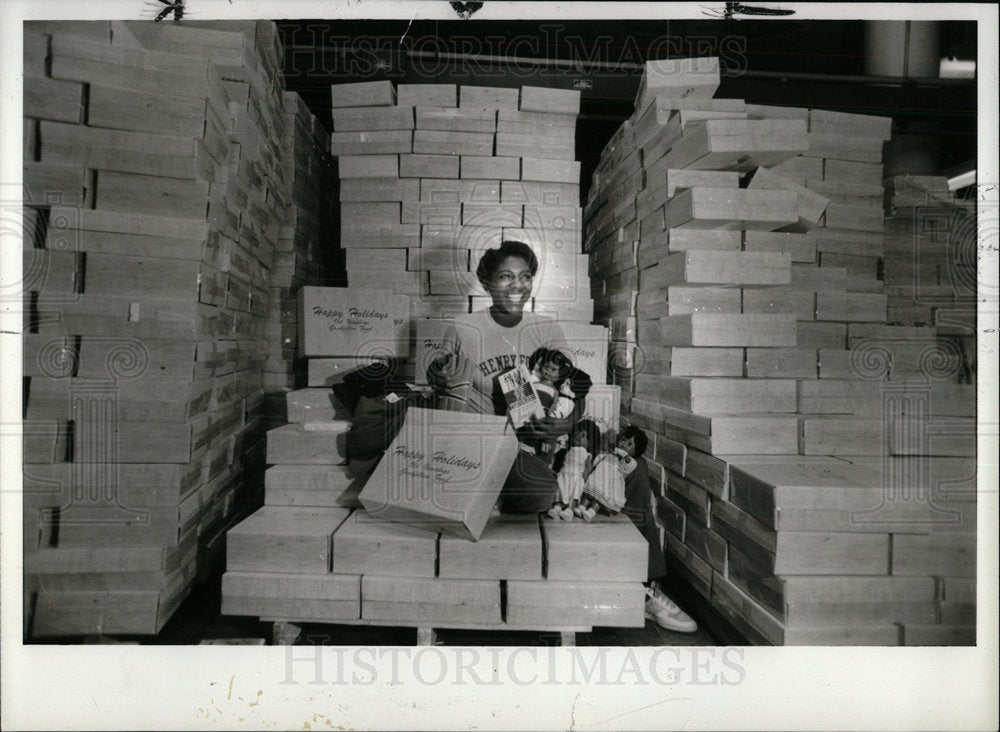 1986 Press Photo Goodfellows Fund Packages Stacked - Historic Images