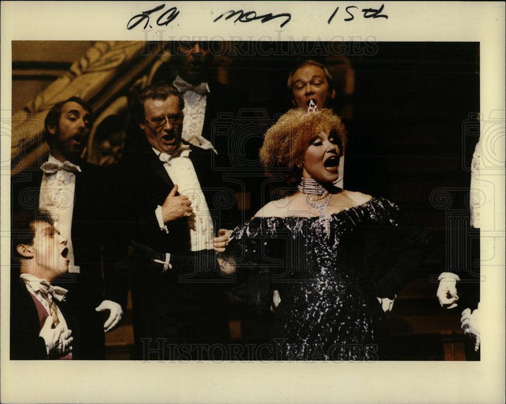 1984 Press Photo Opera Merry Widow Cleo Laine Chorus - Historic Images