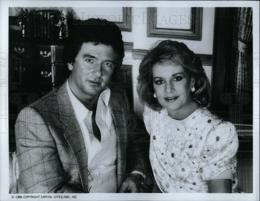 1987 Press Photo Barbara Walters &amp; Patrick Duffy - Historic Images
